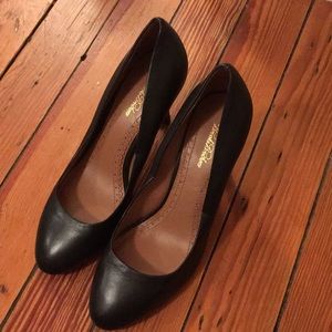 Brooks Brothers Classic Leather Pumps